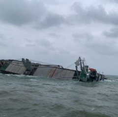 Tràn dầu do tàu Thái Lan chìm trên biển Hà Tĩnh